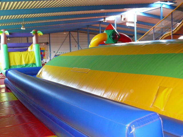 Blick auf die Spielhalle