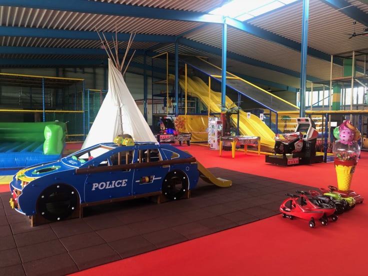 Blick auf die Spielhalle