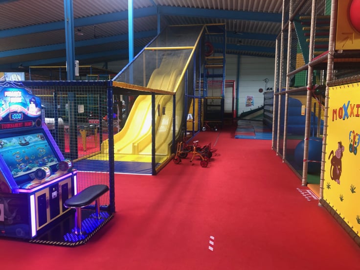 Blick auf die Spielhalle