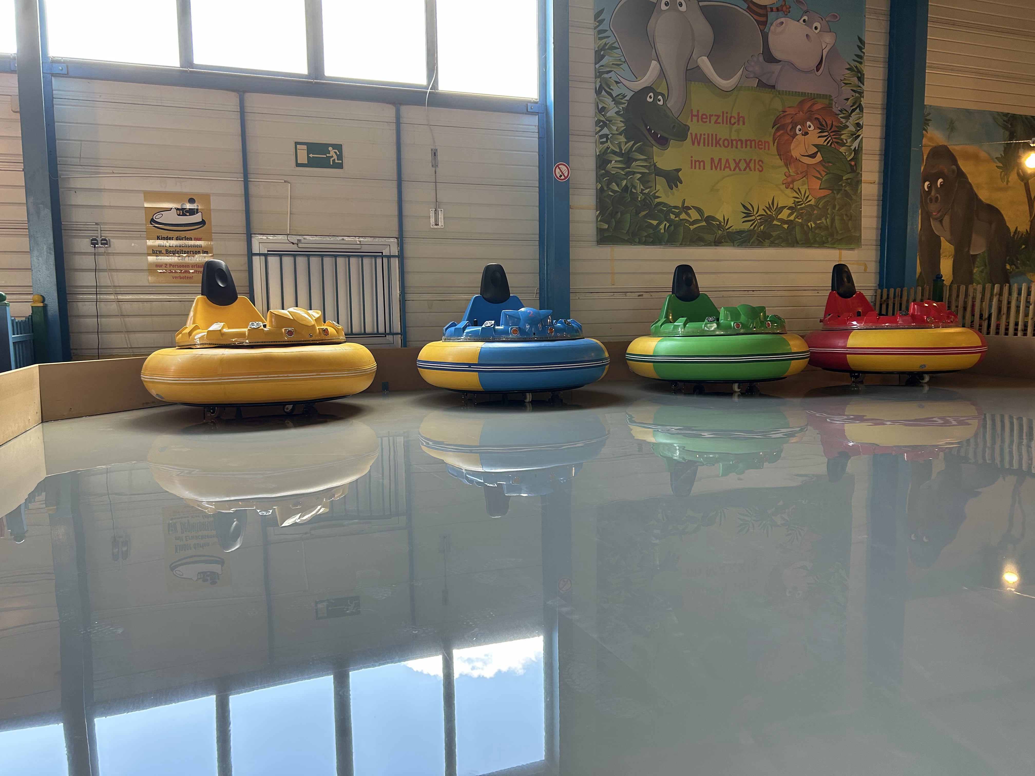 Blick auf die Spielhalle