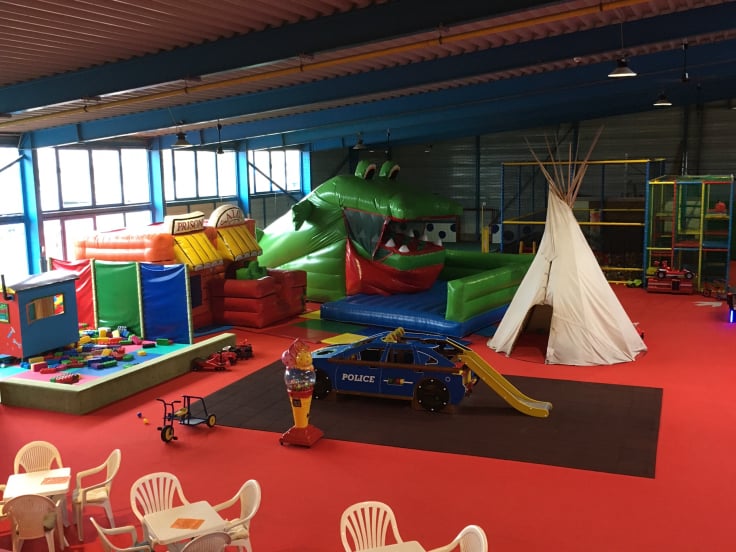 Blick auf die Spielhalle