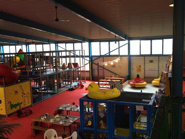 Blick auf die Spielhalle