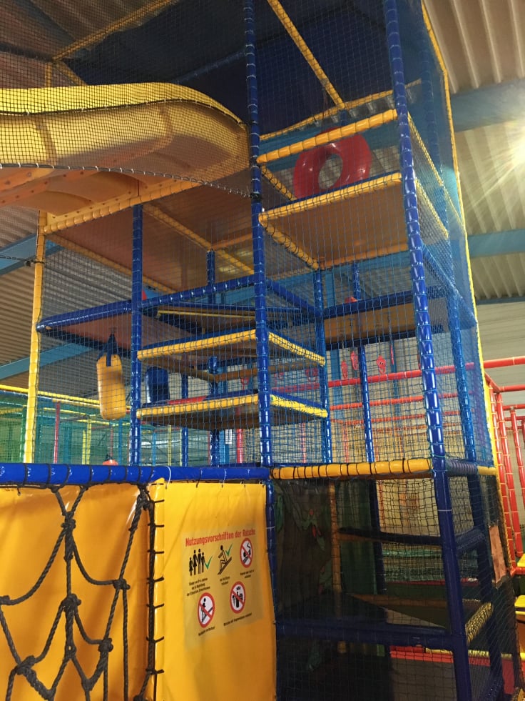 Blick auf die Spielhalle